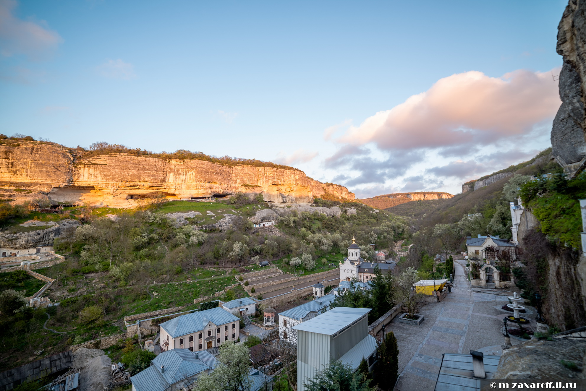 Bakhchysarai Cave Monastery (Свято-Успенский пещерный монастырь, Бахчисарай)